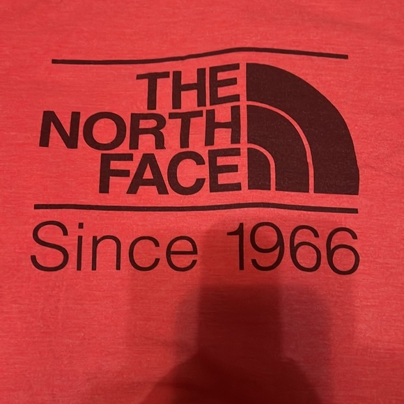 The North Face men’s tshirt brick color, men’s slim fit medium - Picture 3 of 7